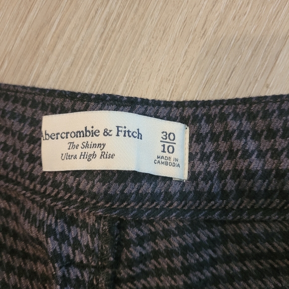Abercrombie & Fitch Houndstooth Split-Hem Skinny Ultra High Rise Pants - Picture 6 of 7